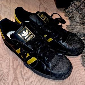 Adidas Superstar - Black & Gold - Men’s 12 Like New!